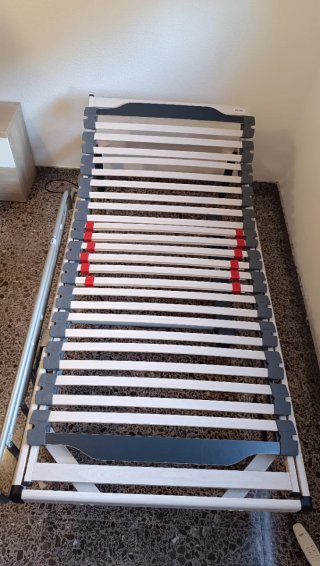 Cama articulada con barrera y colchón