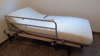Cama articulada con barrera y colchón