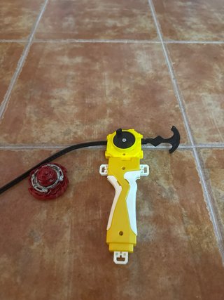 Beyblade con lanzador y Beyblade