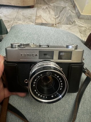Cámara Konica Vintage con Funda