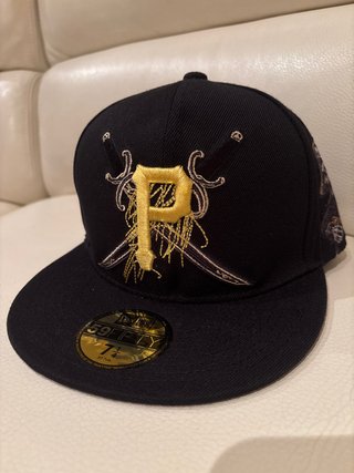 Cappello New Era 59FIFTY nero e oro