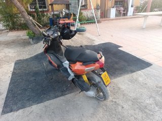 Moto 49cc Scooter Negra y Naranja