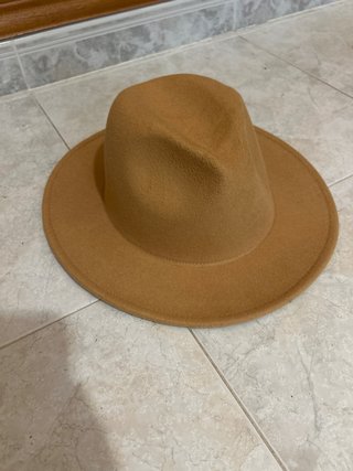 Sombrero marrón nuevo a estrenar