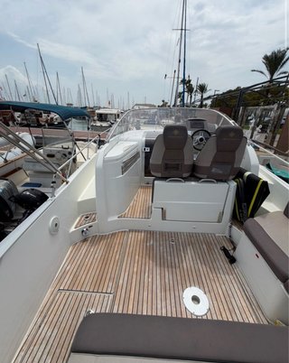CAP CAMARAT 8.5 - 2010 Eslora: 8,42 Z
