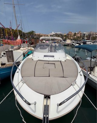 CAP CAMARAT 8.5 - 2010 Eslora: 8,42 Z