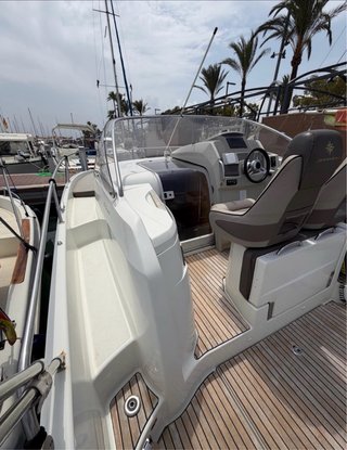 CAP CAMARAT 8.5 - 2010 Eslora: 8,42 Z