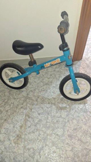 Bicicleta de equilibrio azul My Bike