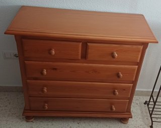 Cómoda de madera con 5 cajones