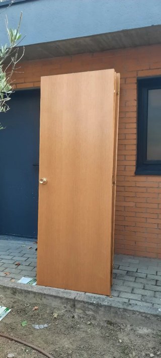 Puertas de madera con manillas (no hago envíos)