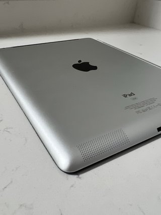 iPad 2 2011 Plata 16GB + protector y funda