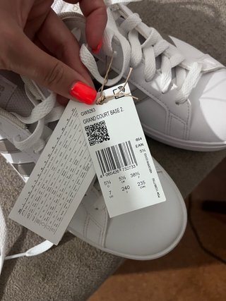 Zapatillas Adidas Blancas y Plateadas
