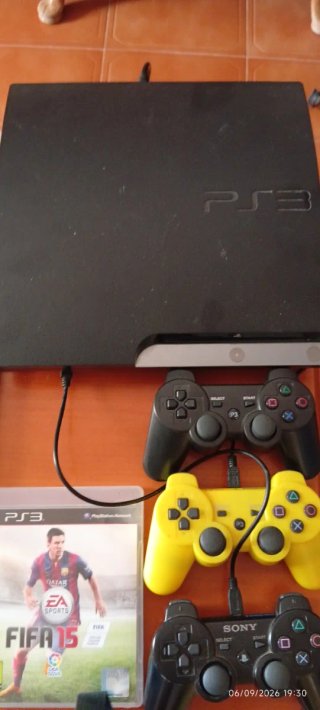 PS3 Slim 320GB + 16 Juegos + 3 Mandos
