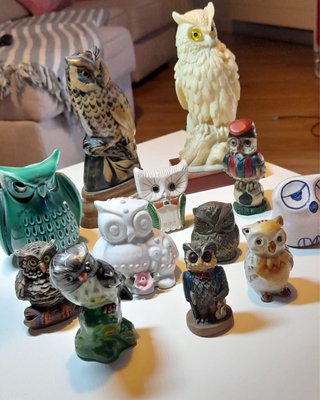 Conjunto di statuette di gufi