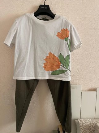 Conjunto camiseta y pantalón floral
