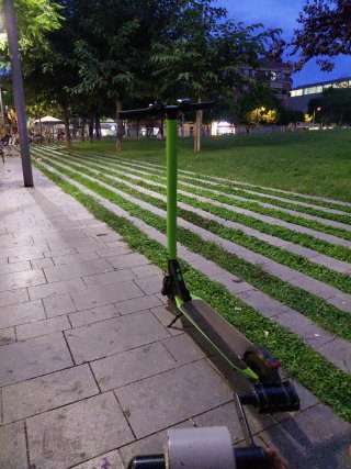 Patinete eléctrico infantil verde