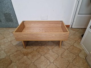 Cama para mascotas de madera y azul