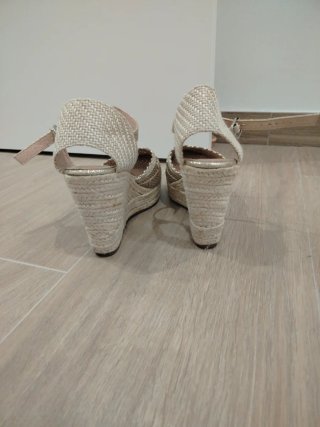 Cuñas esparto doradas