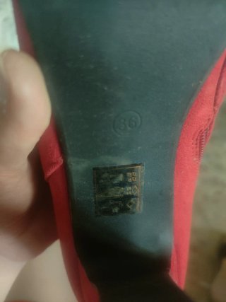 Botines rojos de tacón