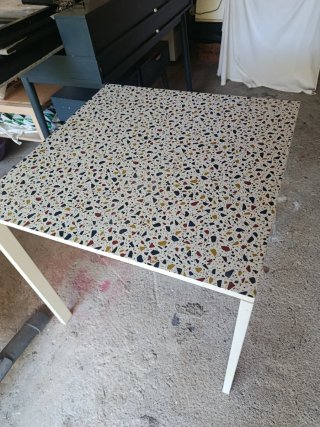 Mesa comedor pequeña multicolor
