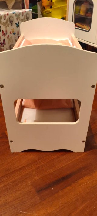 Cuna de muñecas de madera