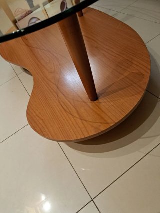Mesa centro madera y cristal diseño curvo
