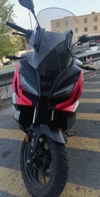 Vogue ADV sr1 125cc Scooter Roja/Plata