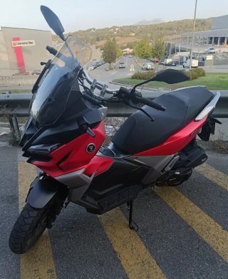 Vogue ADV sr1 125cc Scooter Roja/Plata