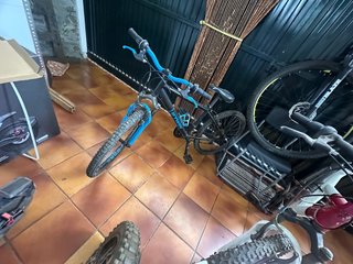 Bicicleta BTWIN azul y negra
