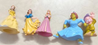 Muñecos Disney, Guitarra y Pizarra