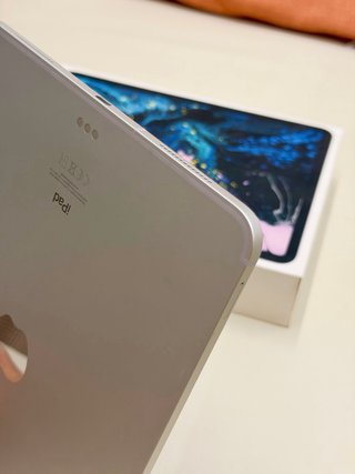 iPad Pro 11” 64 GB Cellular Plata 1a gen.