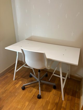 Mesa y silla de escritorio blanca