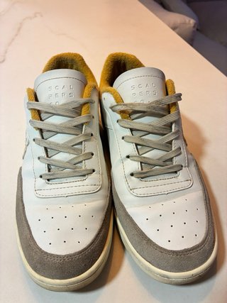 Zapatillas Scalpers Blancas y Grises