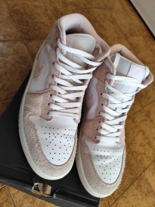 Jordan 1 Mid SE Legend Pink