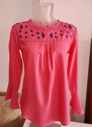 Blusa rosa bordada talla S