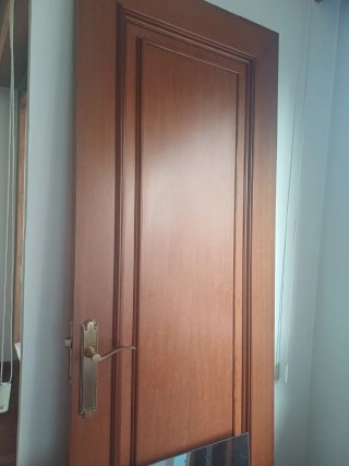 Puerta madera maciza pesada