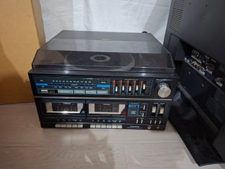 Tocadiscos Sanyo con Doble Cassette y Ecualizador