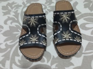 Bañador niña con falda estampado tropical
