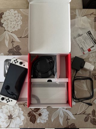 Nintendo Switch OLED + Agarres