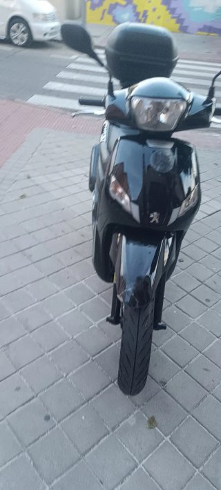 Peugeot Tweet 125cc Scooter Negra