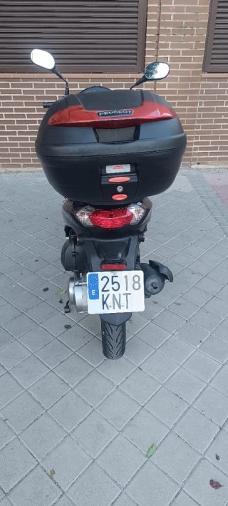 Peugeot Tweet 125cc Scooter Negra