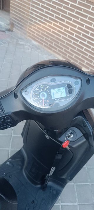 Peugeot Tweet 125cc Scooter Negra