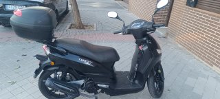 Peugeot Tweet 125cc Scooter Negra