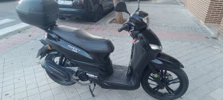 Peugeot Tweet 125cc Scooter Negra