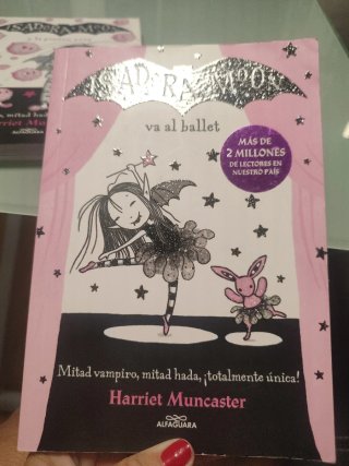 Isadora Moon y la poción rosa (Isadora Moon 11)
