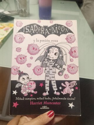 Isadora Moon y la poción rosa (Isadora Moon 11)
