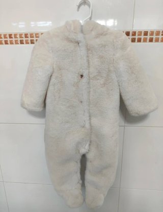Buzo peluche bebé con capucha.Zara. Talla9-12meses