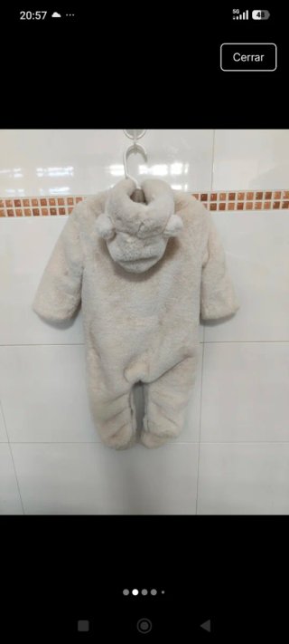 Buzo peluche bebé con capucha.Zara. Talla9-12meses