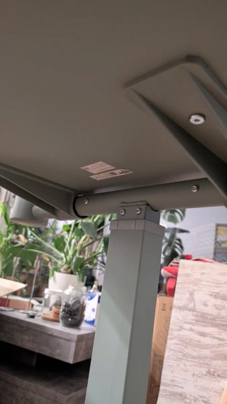 Mesa auxiliar IKEA MITTZON regulable altura