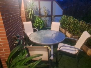 Mesa Terraza con 4 Sillas y Sombrilla no envío