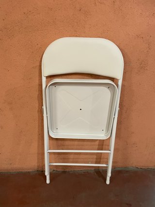 Silla plegable acolchada blanca